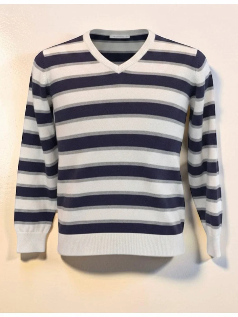 The Children’s Place Boy’s V-Neck Sweater. Blue, Gray, White. Boy’s Large